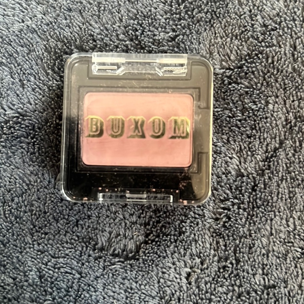 Buxom eyeshadow single
